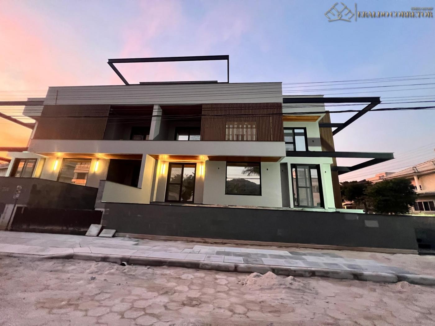 Casa para Venda, em Florian�polis, bairro Jurer�, 3 dormit�rios, 3 banheiros, 3 su�tes, 2 vagas