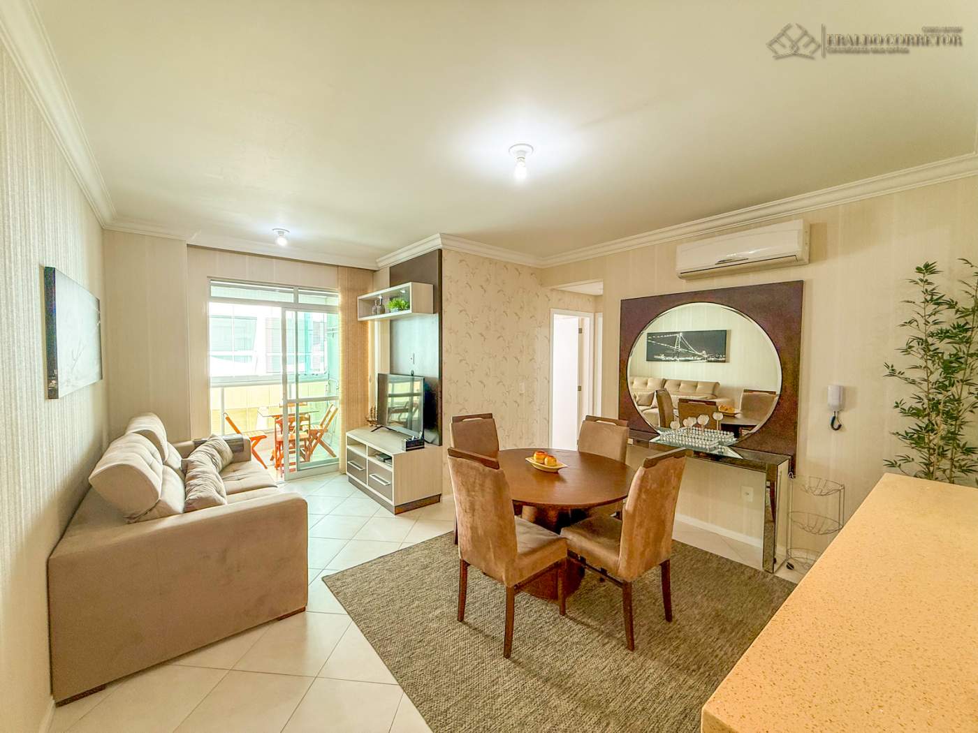 Apartamento para Venda, em Florian�polis, bairro Ingleses do Rio Vermelho, 2 dormit�rios, 2 banheiros, 1 su�te, 1 vaga