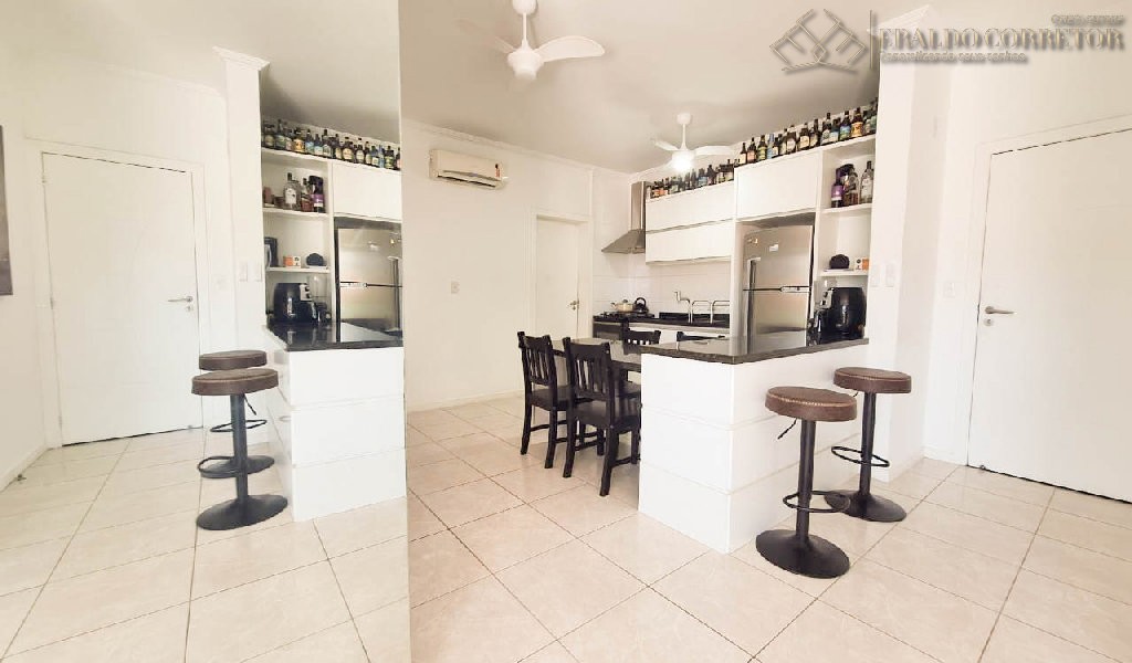 Apartamento para Venda, em Florian�polis, bairro Ingleses do Rio Vermelho, 2 dormit�rios, 2 banheiros, 2 su�tes, 1 vaga